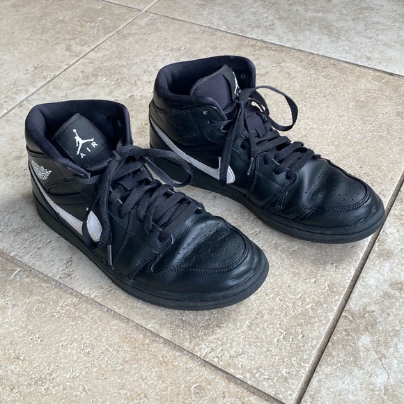 Nike Air Jordan 1 Mid Retro OG shoes - Picture 1 of 16